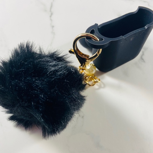 NEW Black Classy Case & Keychain for Airpods - Picture 5 of 6